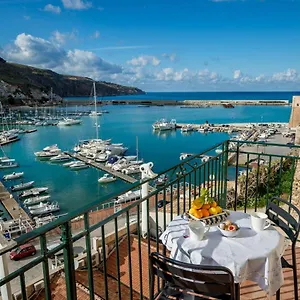 veranda-sul-porticciolo.sicilyhotelsitaly.net/